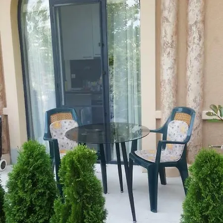 Aphrodite Gardens Studio-apartment D-102 شقة *